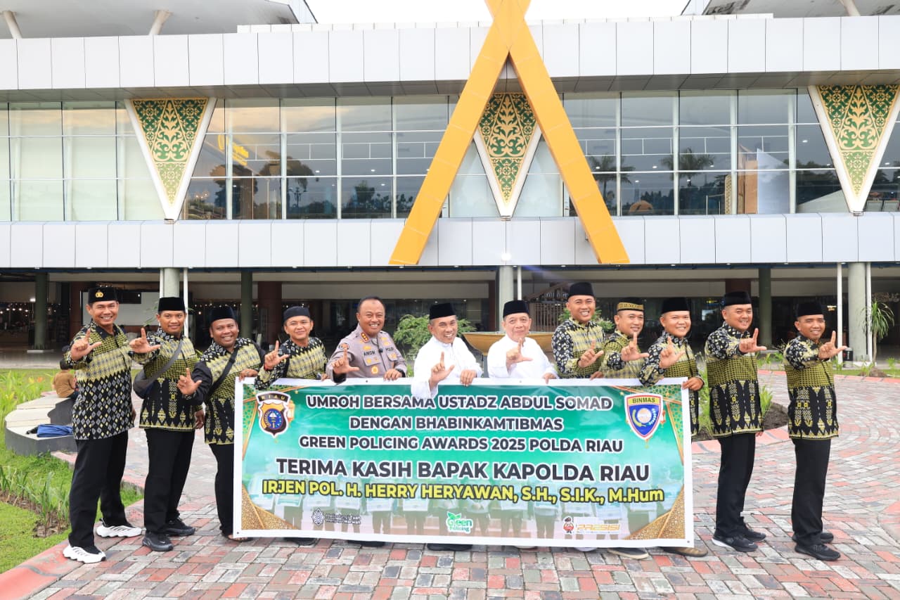 Bhabinkamtibmas Pemenang Green Policing Award Diberangkatkan Umrah oleh Polda Riau