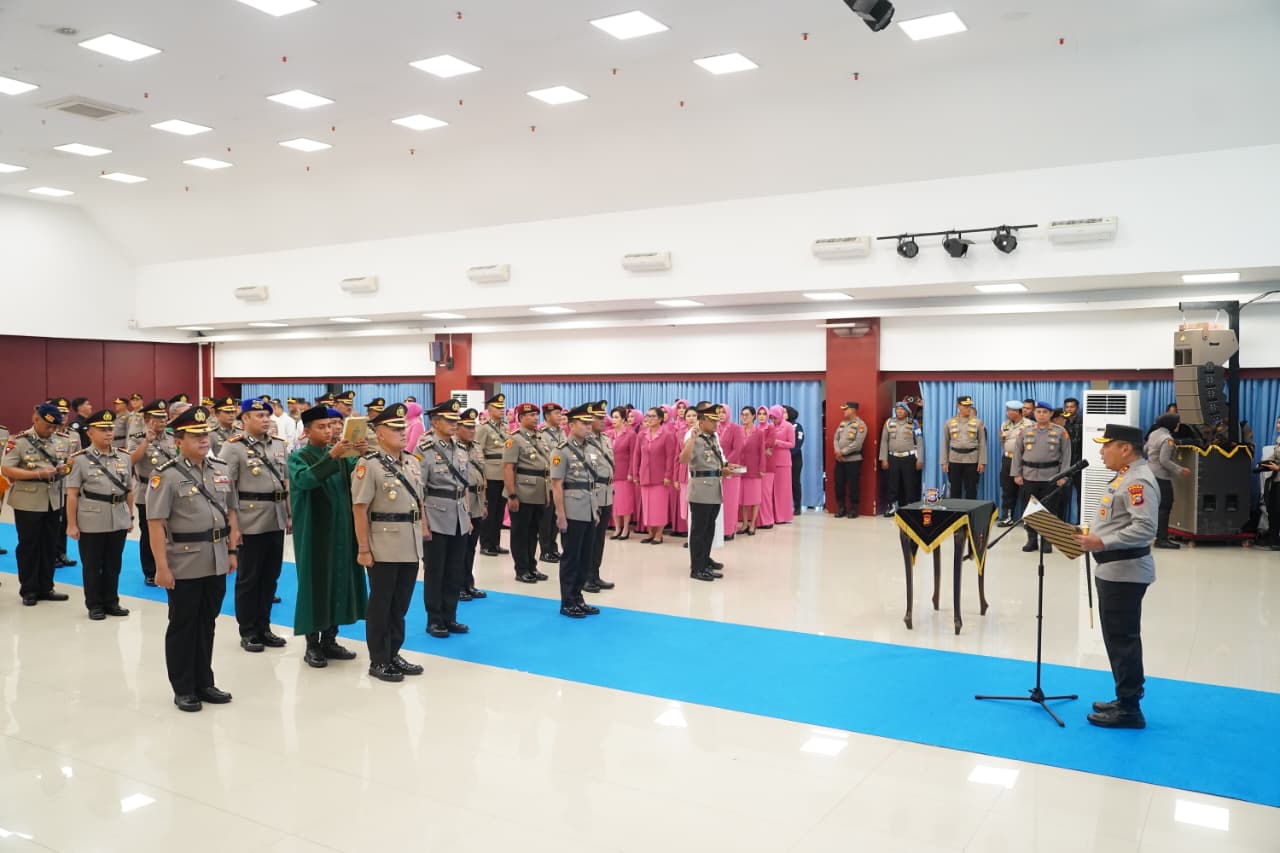 Polda Riau Gelar Upacara Serah Terima Jabatan Pejabat Utama dan Kapolres/Ta Jajaran