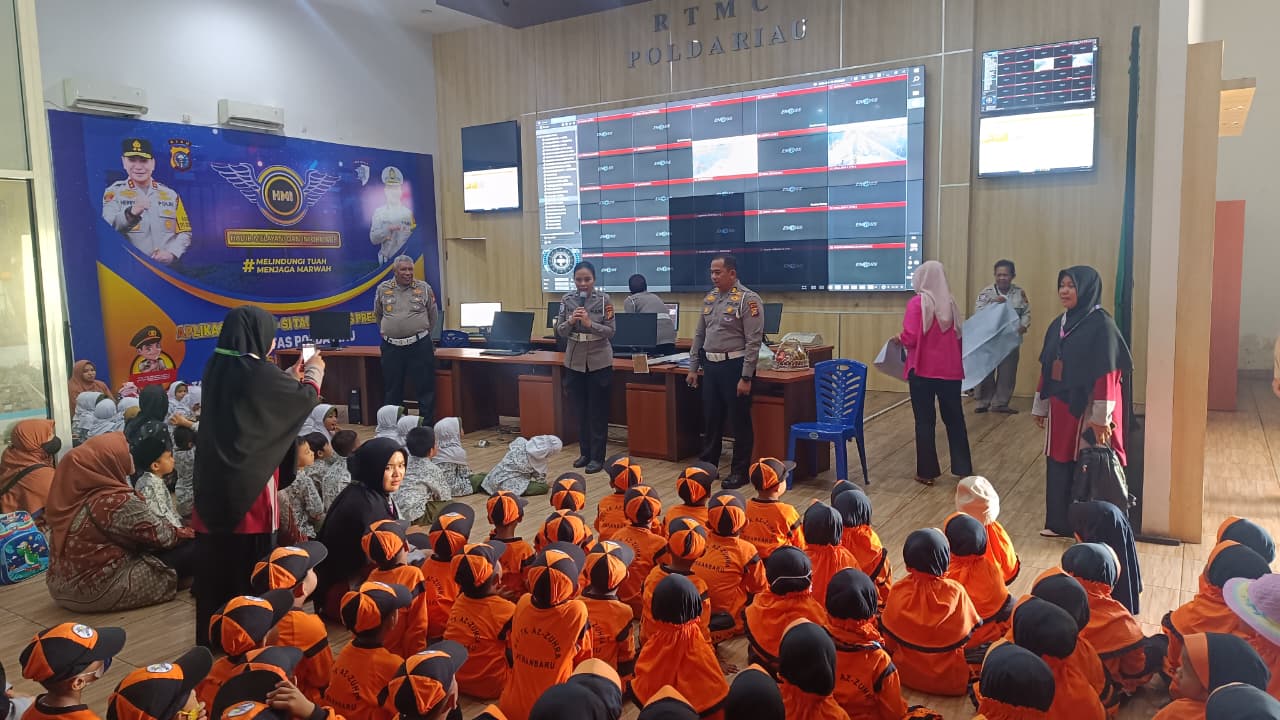 Tanamkan Tertib Lalu Lintas Sejak Dini, Ditlantas Polda Riau Gelar Polisi Sahabat Anak dan Green Policing