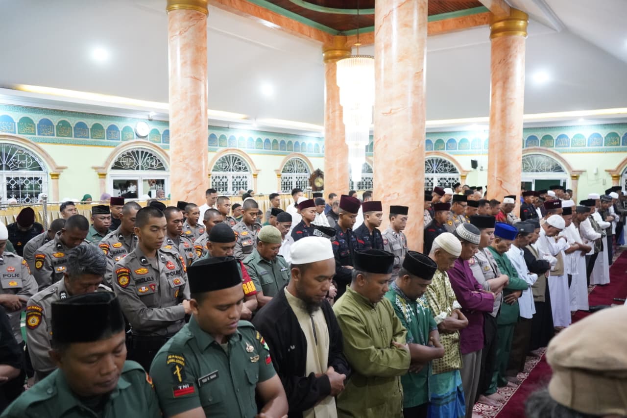 Polda Riau Dukung Gerakan Sholat Subuh Berjamaah di Masjid Nurul Iman