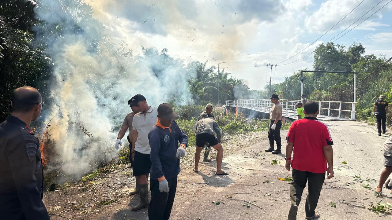 Renovasi Jembatan Sungai Penyengat Masuki Hari Kelima, Sinergi Polri–Masyarakat Terus Menguat