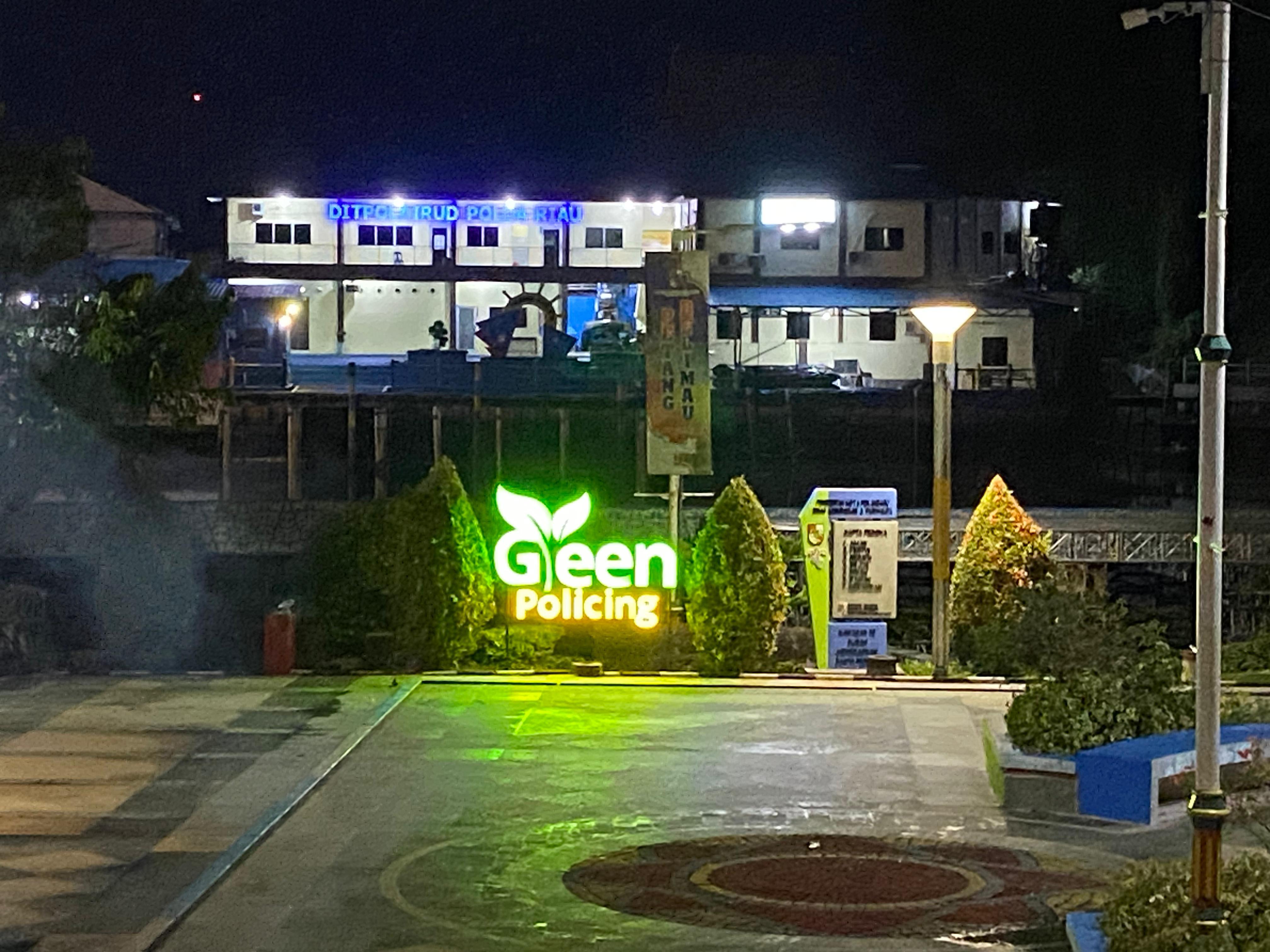 Polda Riau Pasang Akrilik Green Policing di 10 Titik Strategis Kota Pekanbaru