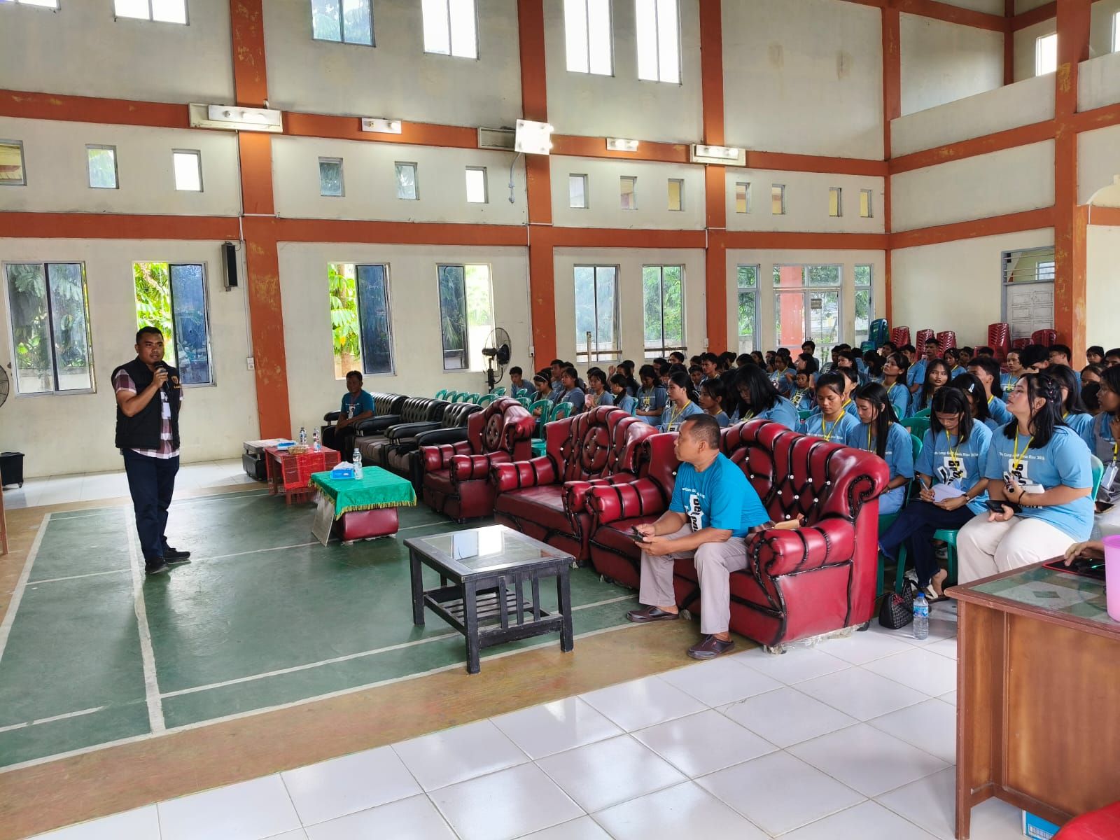 Polisi Sosialisasi Bahaya Narkotika kepada Pemuda Gereja GGP se-Kabupaten Pelalawan