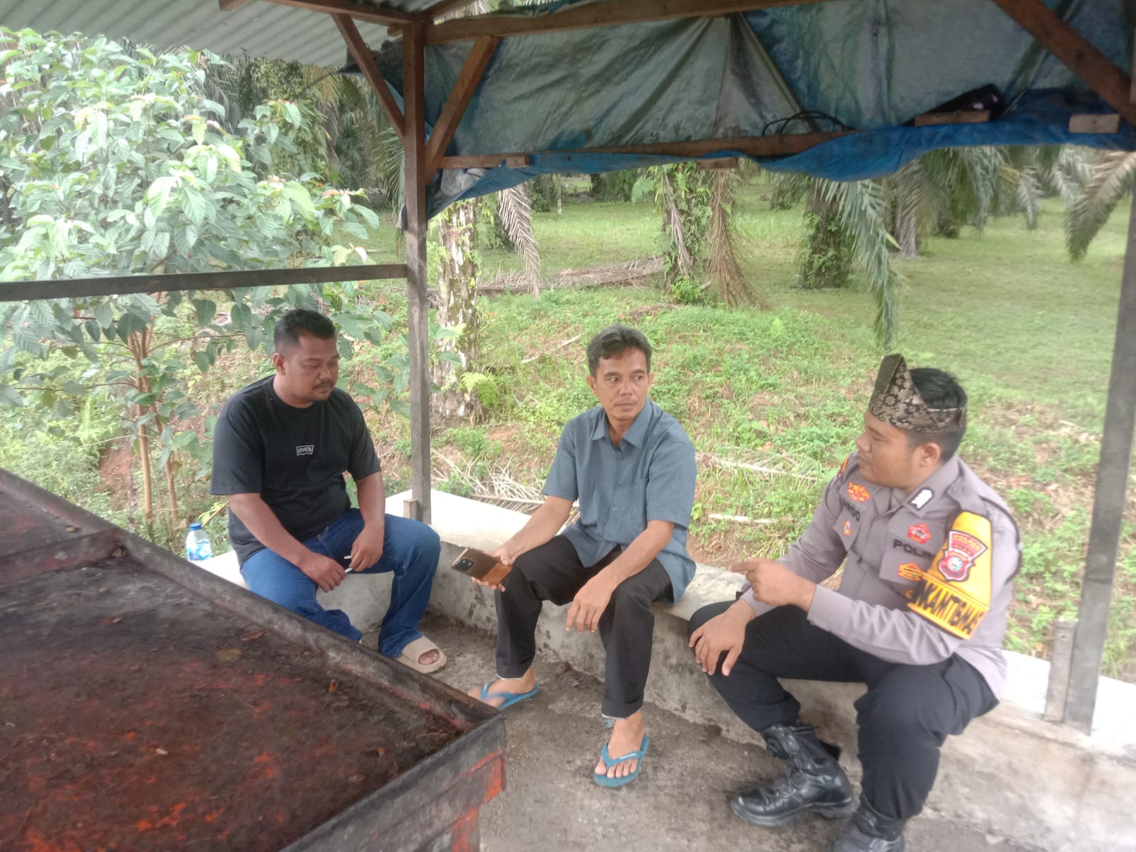 Polsek Tandun Gelar Jumat Curhat di Desa Puo Raya, Ajak Warga Aktif Jaga Kamtibmas