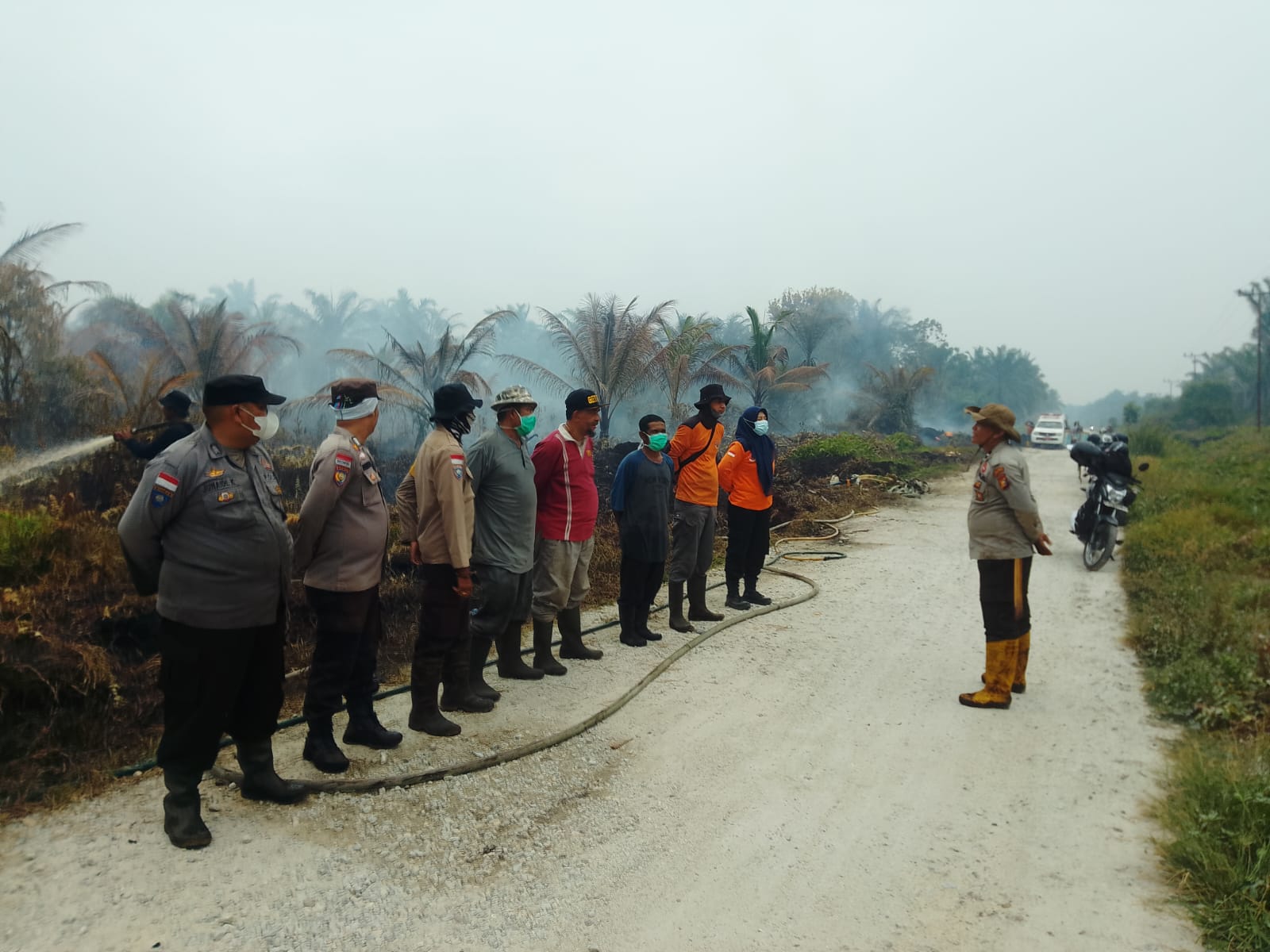 HARI KE-2 PENANGANAN KARHUTLA, POLSEK BANTAN TERUS LAKUKAN PENDINGINAN DI MUNTAI BARAT