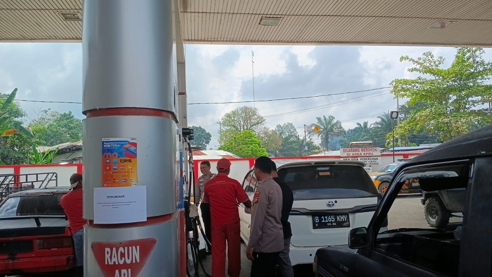Pastikan Ketersediaan BBM Aman, Polsek Peranap Lakukan Patroli dan Pengecekan di SPBU