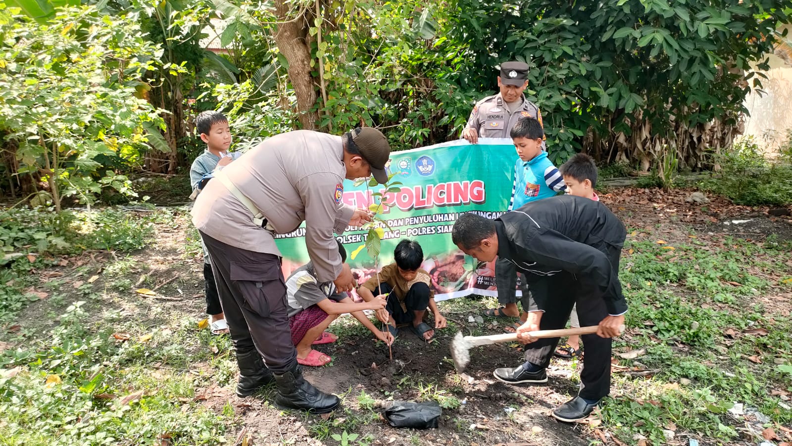 Polsek Tualang Implementasikan Program Kapolda Riau Melalui Green Policing, Tanamkan Kepedulian Lingkungan Sejak Dini