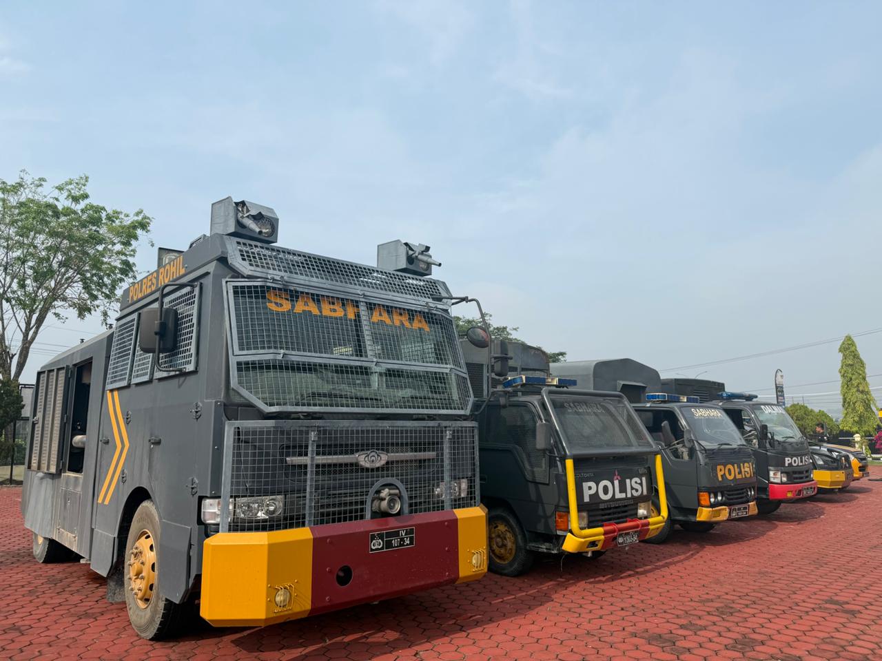 KAPOLRES ROKAN HILIR CEK KESIAPAN PERALATAN DALMAS DAN RANMOR HADAPI SITUASI NASIONAL