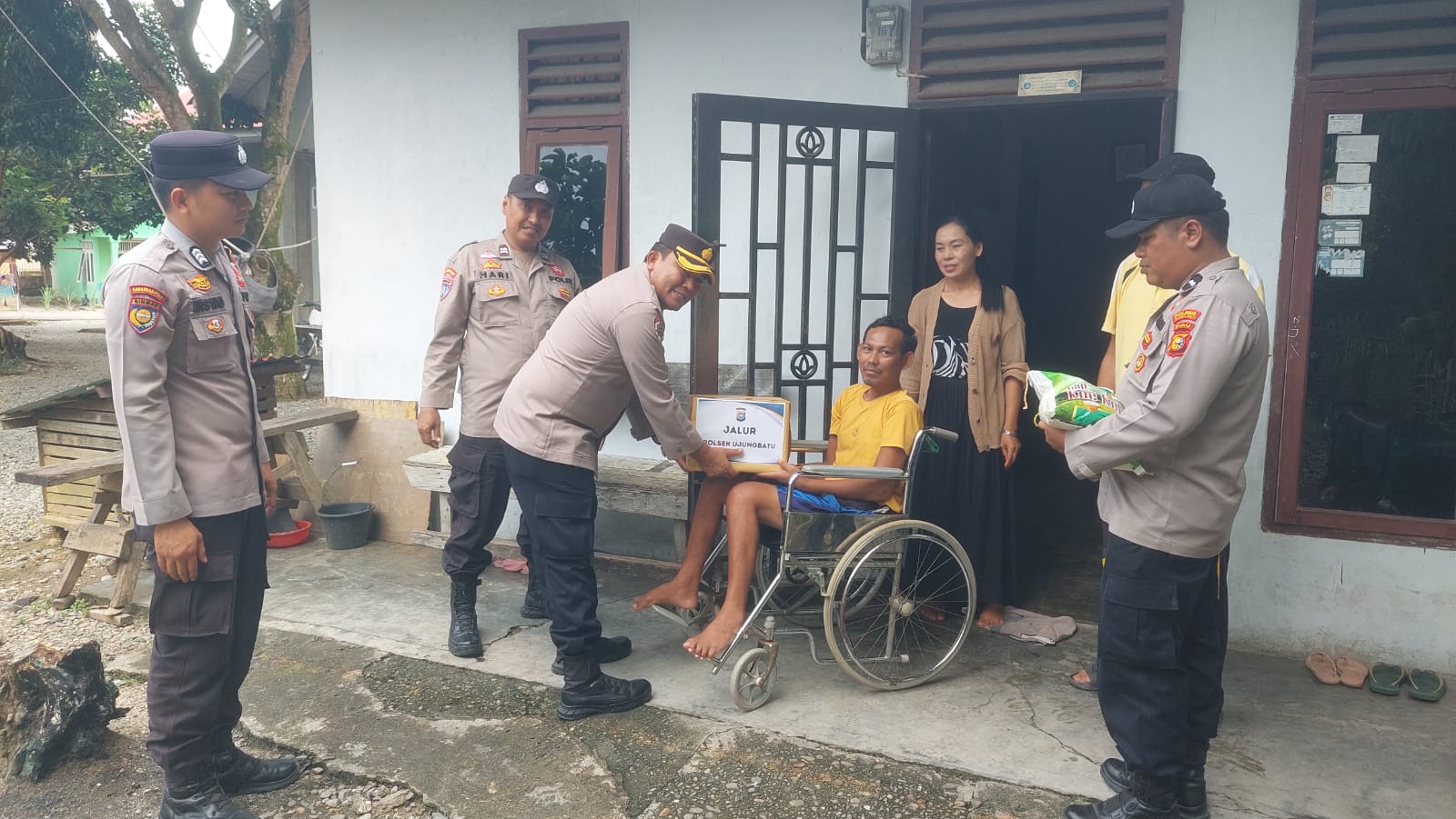 Menyusuri Tepian Sungai Rokan, Polsek Ujungbatu Hadirkan Harapan Lewat Program JALUR untuk Warga Terpencil