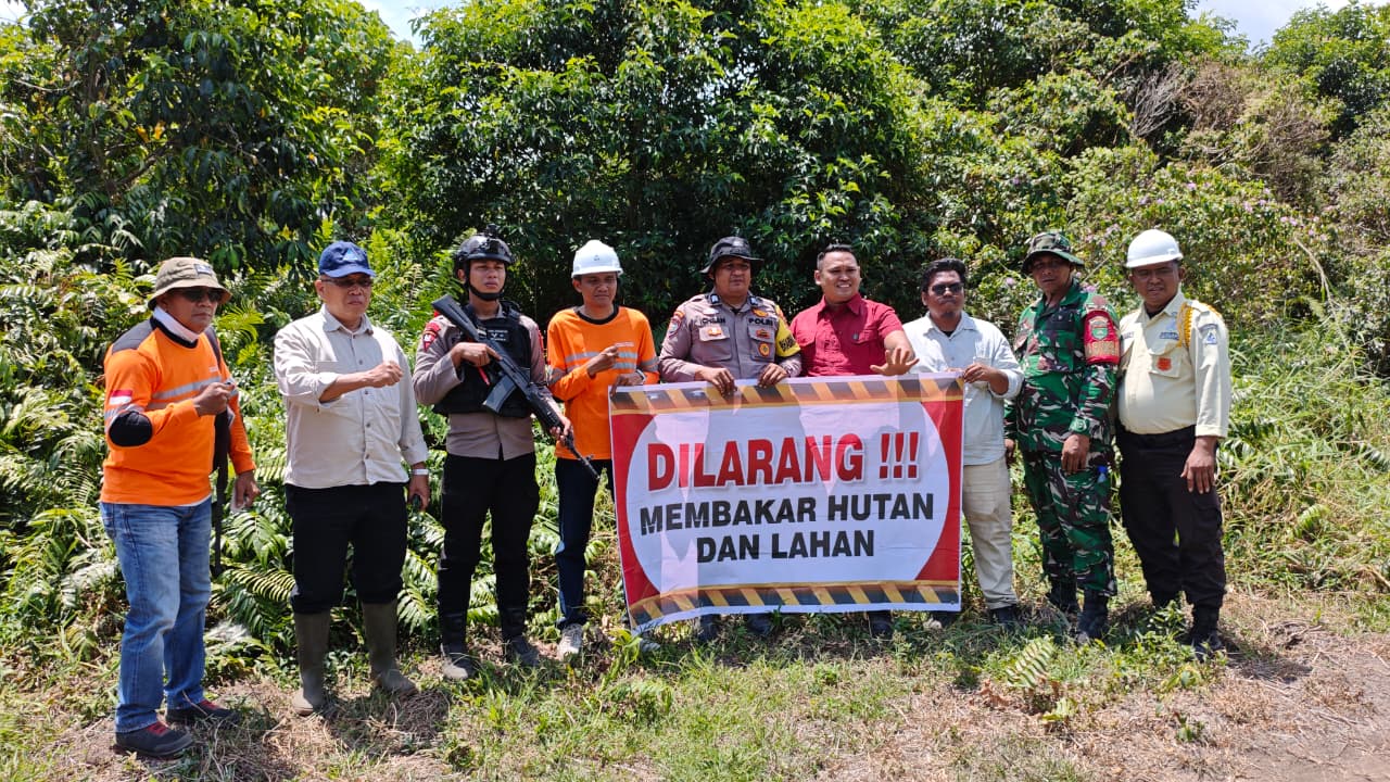 Polsek Kateman Gencarkan Patroli dan Sosialisasi Larangan Karhutla di Desa Air Tawar