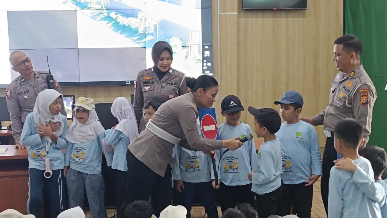 Ditlantas Polda Riau Tanamkan Budaya Tertib Berlalu Lintas Sejak Dini serta Edukasi Green Policing
