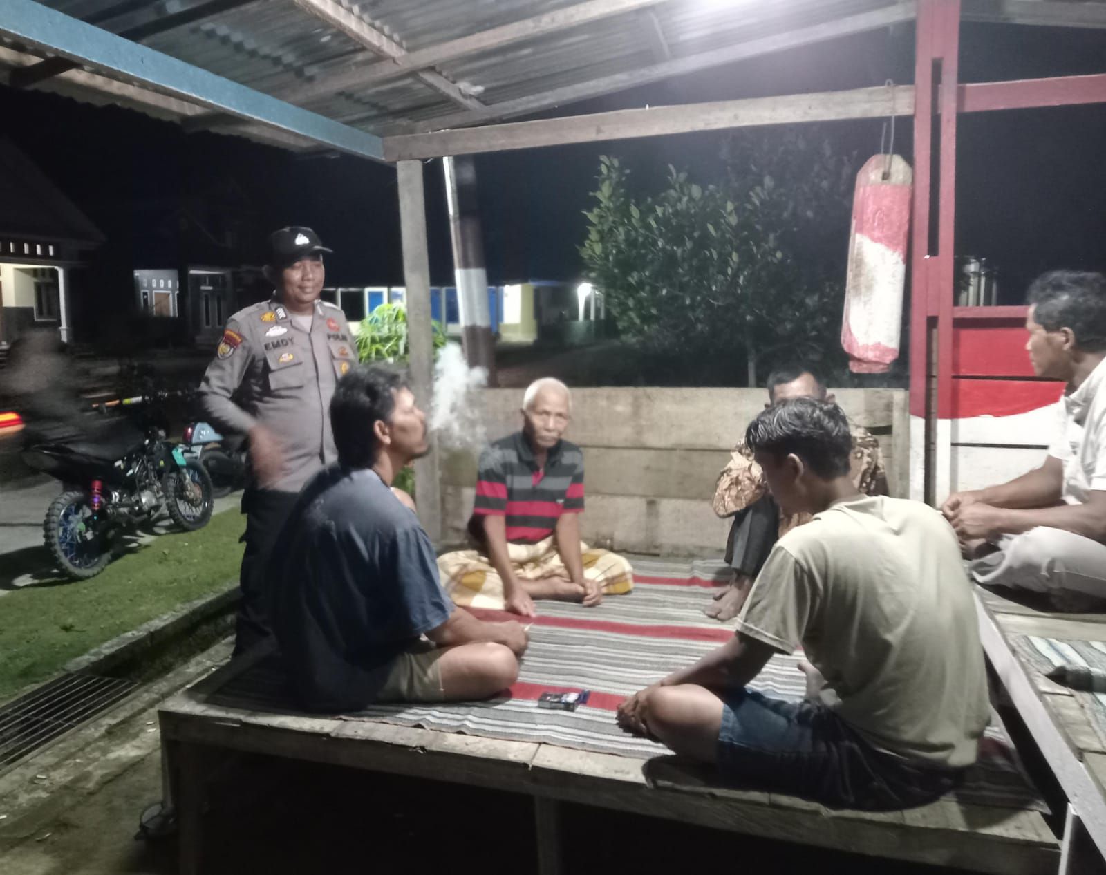 Polisi Cek Pos Kamling, Cegah Premanisme dan Balap Liar di Kerumutan