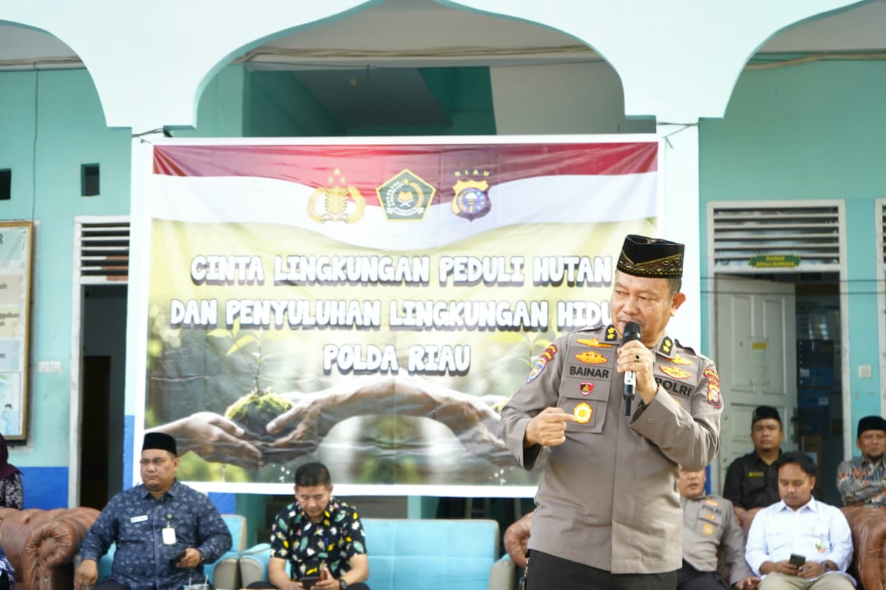 Polda Riau Sosialisasikan Green Policing di Pesantren Al-Munawwarah Pekanbaru