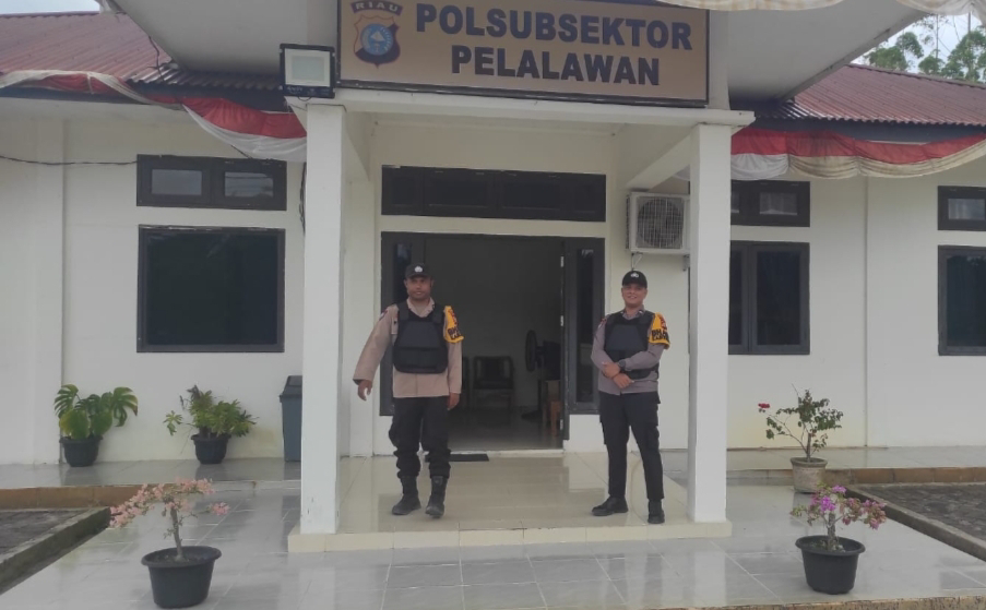 Kegiatan Penjagaan Ditingkatkan di Mako Polsubsektor Pelalawan Guna Keamanan Sesama Anggota