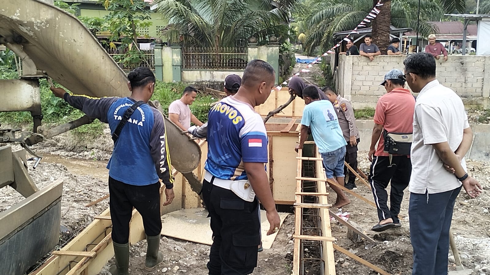 Pembangunan Jembatan Merah Putih Presisi di Desa Logas Capai 60 Persen, Polres Kuansing Terus Dorong Percepatan