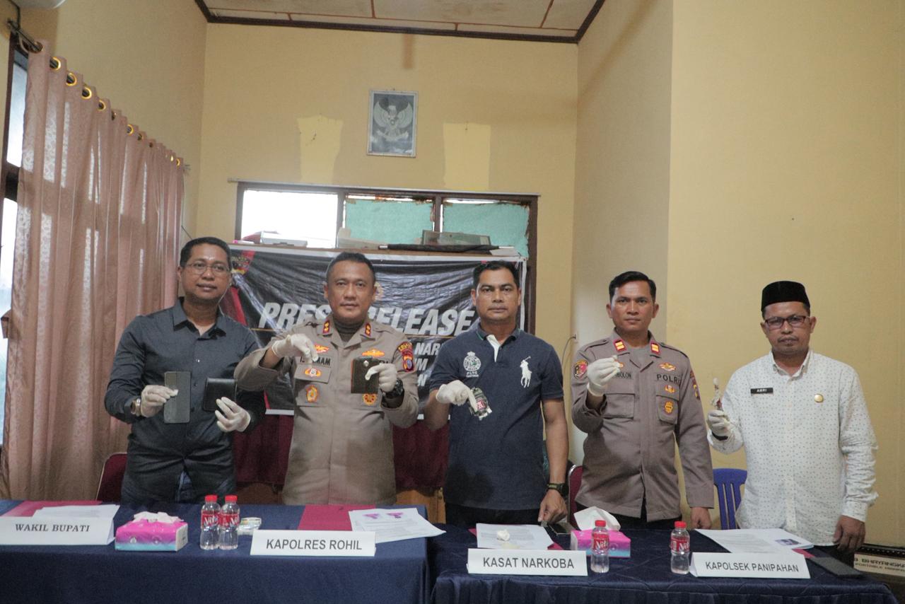 KAPOLRES ROHIL PIMPIN PRESS RELEASE PENGUNGKAPAN KASUS NARKOBA DI PANIPAHAN, PEMDA DUKUNG PENUH PEMBERANTASAN