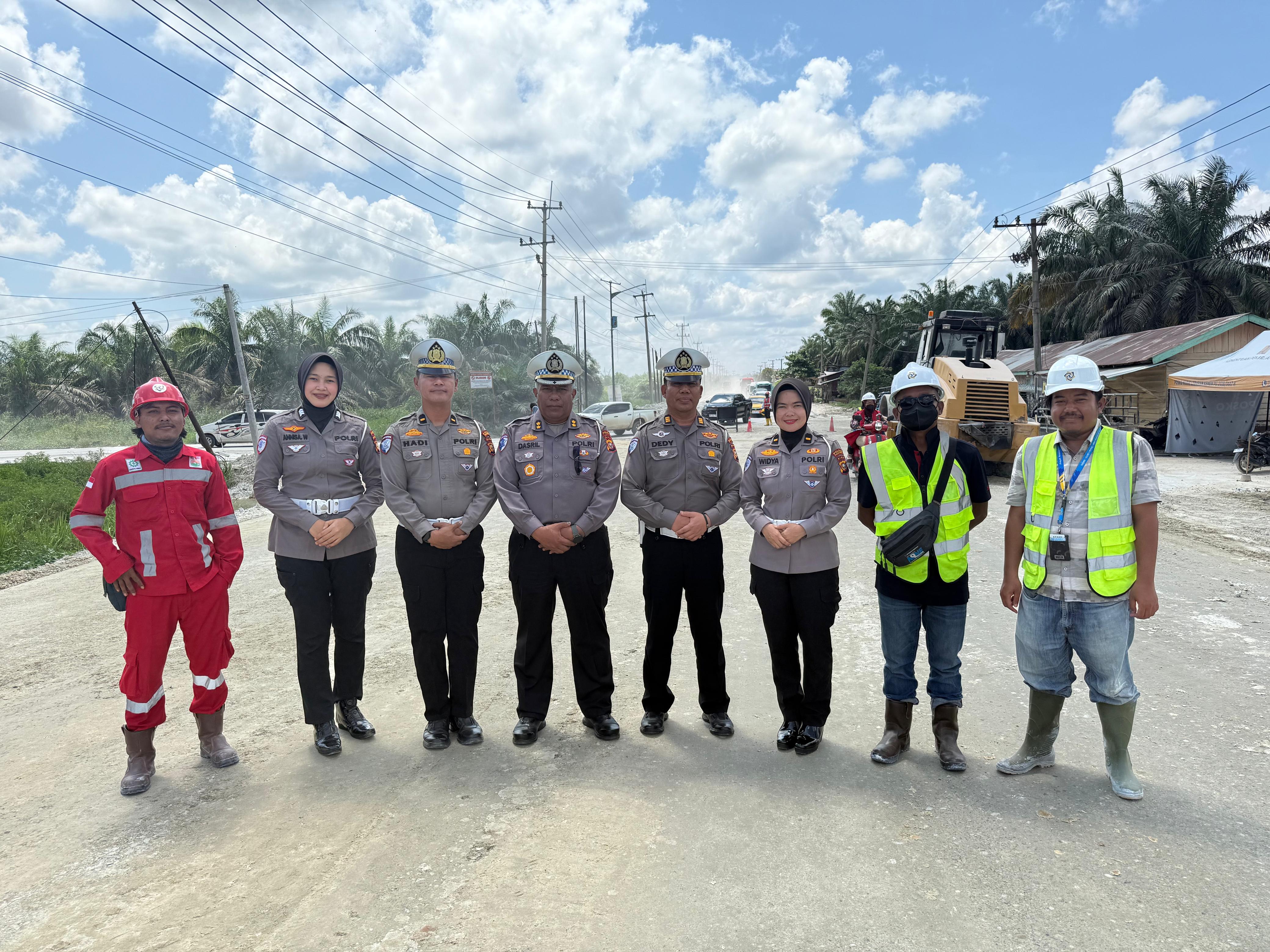 Pengecekan Jalur Lintas Timur KM 83, Ditlantas Polda Riau Pastikan Keamanan Pengguna Jalan