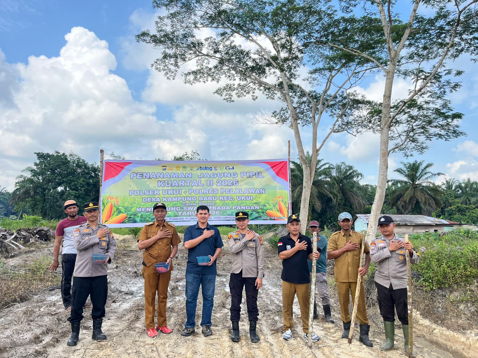 Polsek Ukui Tanam Jagung Kuartal II Wujudkan Swasembada Pangan di Kampung Baru