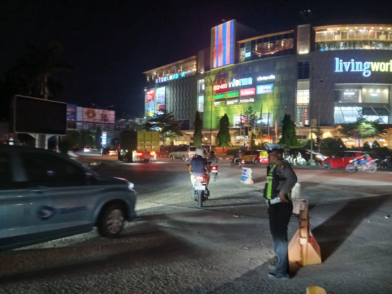 Bergerak Cepat Turun ke Lapangan, Ditlantas Polda Riau Tingkatkan Patroli Blue Light dan Pengaturan Lalu Lintas Saat Pemadaman Listrik