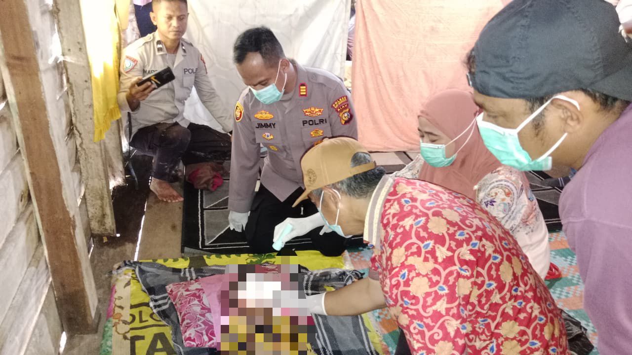 Bersama Warga, Polsek Merbau Evakuasi Bocah yang Tenggelam di Sungai Melibur