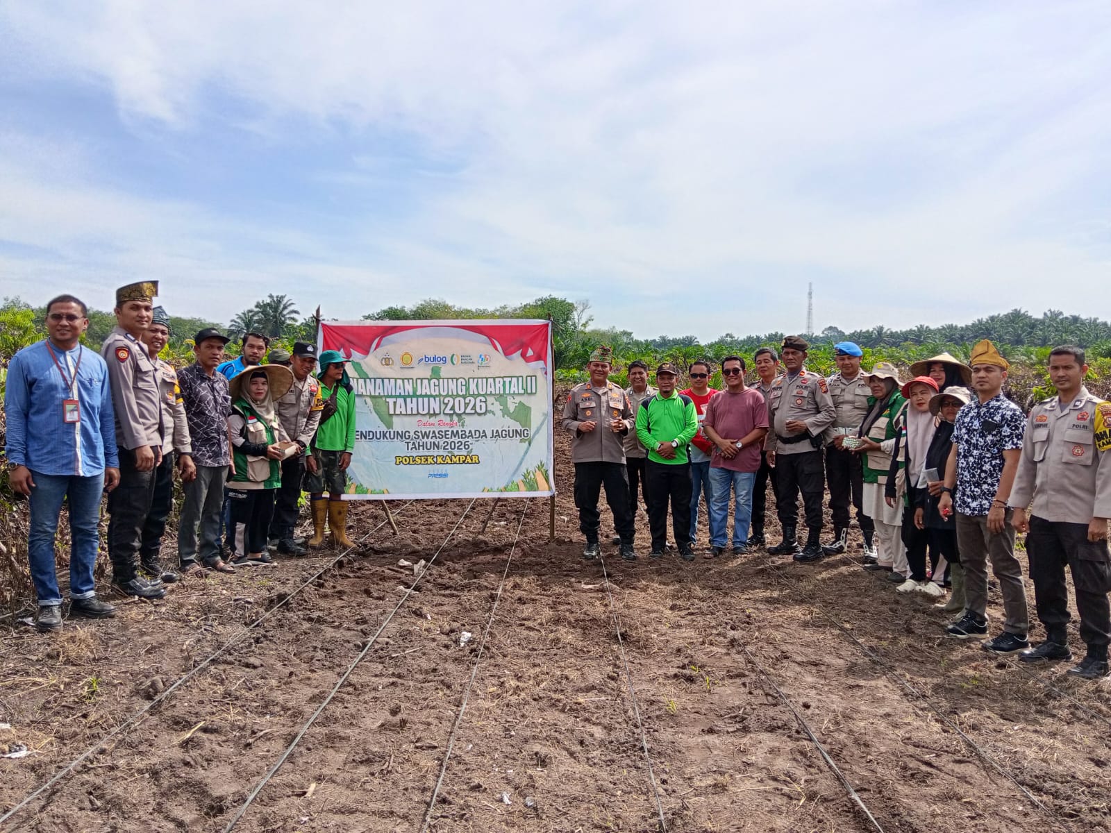 Dukung Swasembada Pangan 2026, Kapolsek Kampar Pimpin Penanaman Jagung Kuartal II di Rumbio Jaya