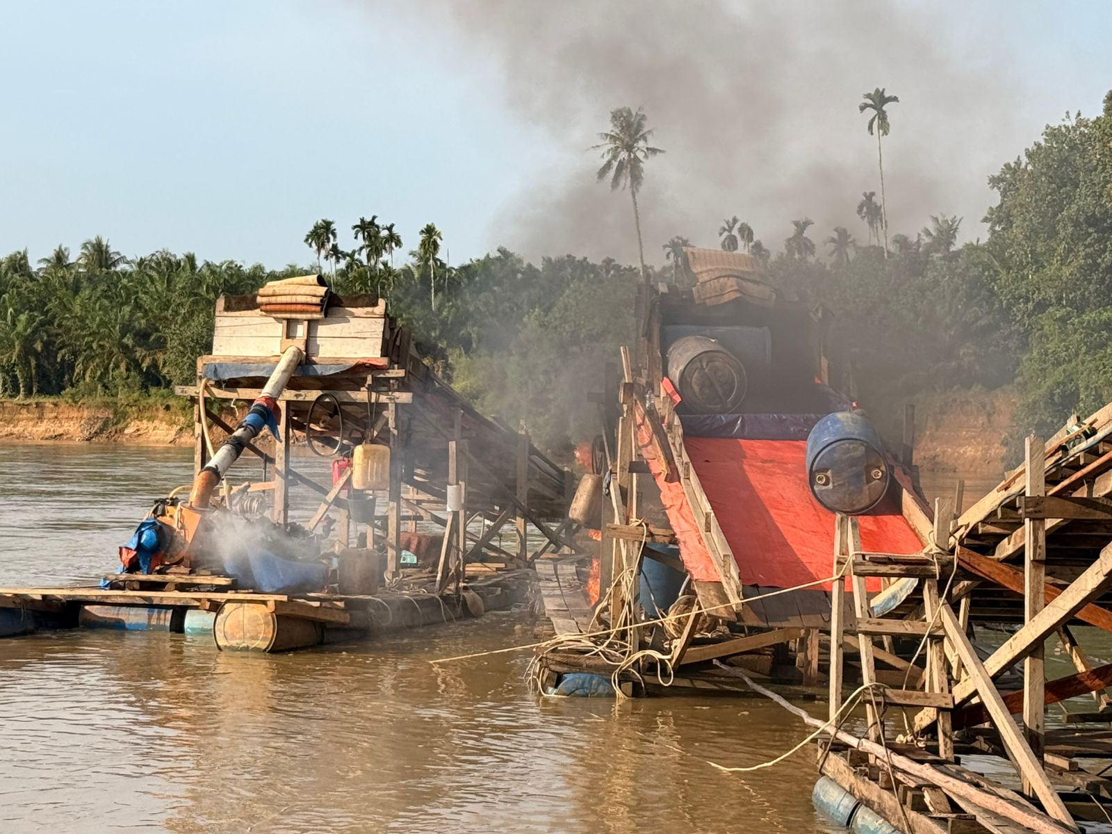 Polsek Cerenti Tertibkan Lima Rakit PETI di Sungai Kuantan, Desa Pulau Jambu