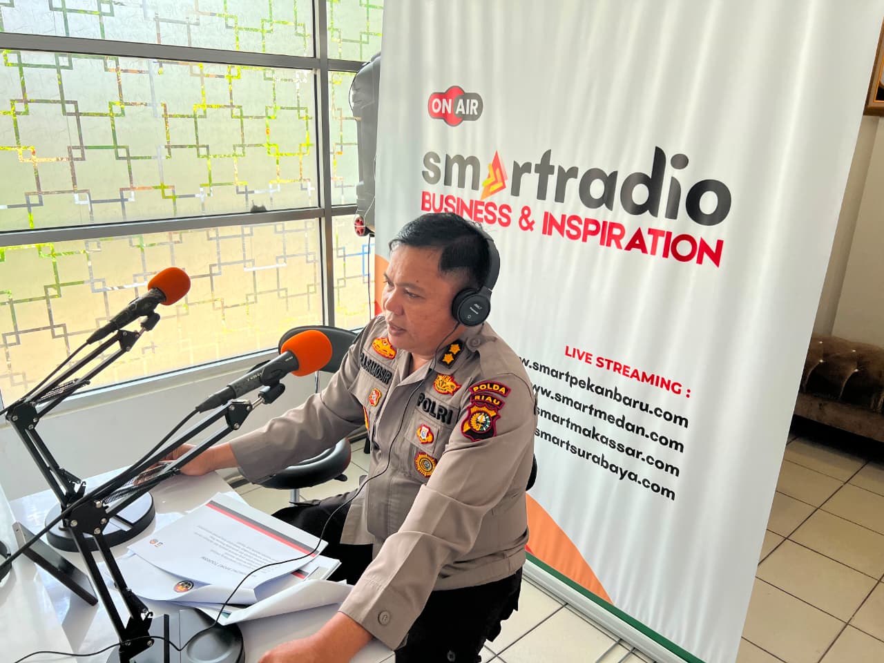 Bidhumas Polda Riau Sosialisasikan Riau Bhayangkara Run 2026 Melalui Talk Show di Smart FM Pekanbaru