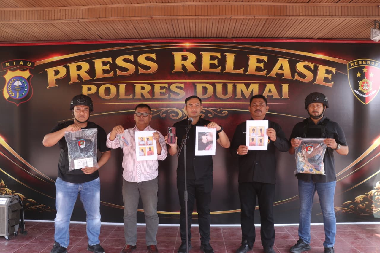 SAT RESKRIM POLRES DUMAI BERHASIL UNGKAP PELAKU CURAS YANG MENYAYAT LEHER KORBAN, SATU PENADAH JUGA DIAMANKAN
