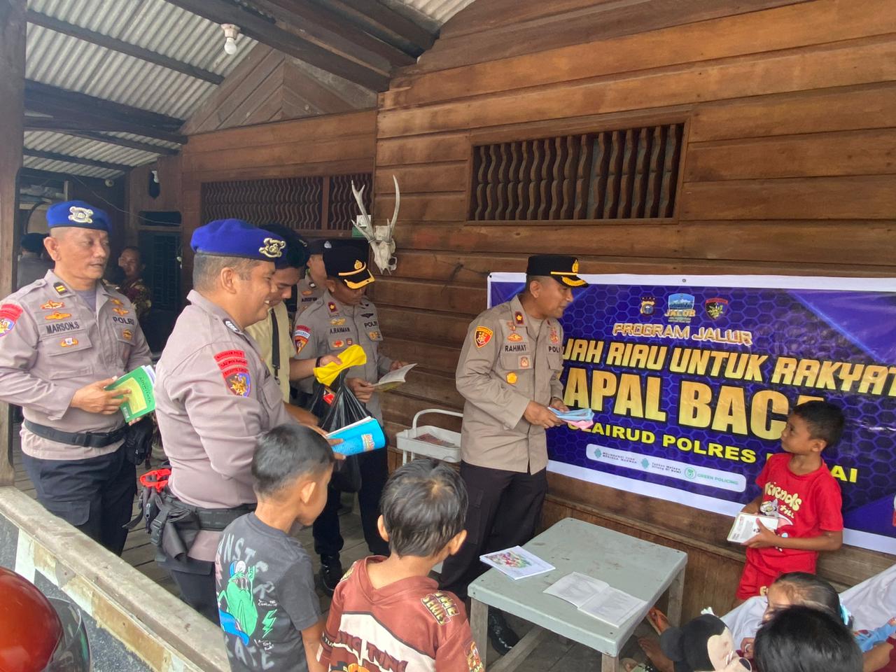 POLRES DUMAI GELAR PROGRAM JALUR, SALURKAN BANTUAN DAN LAYANAN KESEHATAN BAGI MASYARAKAT PESISIR
