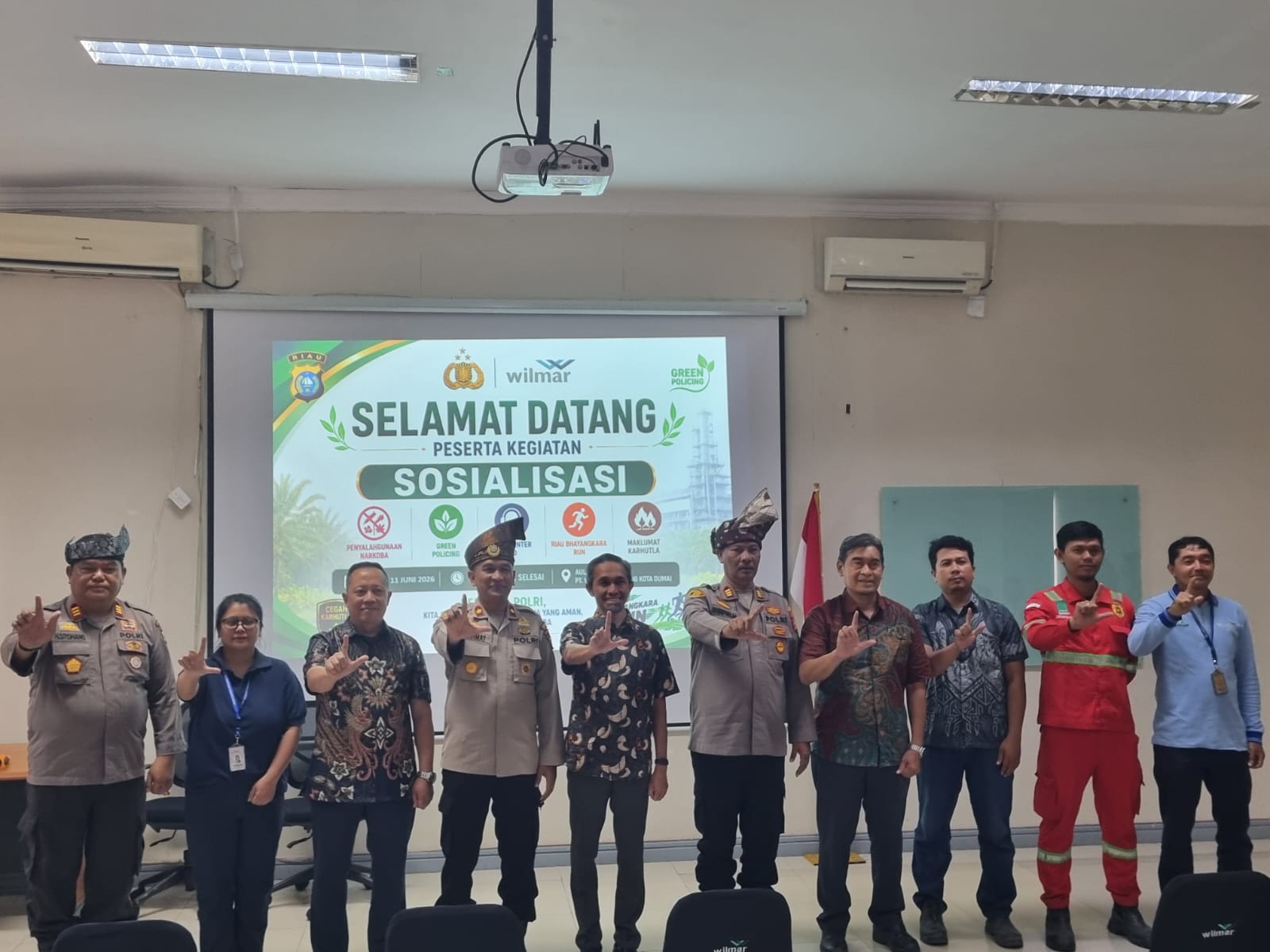 POLRES DUMAI GELAR SOSIALISASI BAHAYA NARKOBA DAN GREEN POLICING DI KAWASAN INDUSTRI DUMAI
