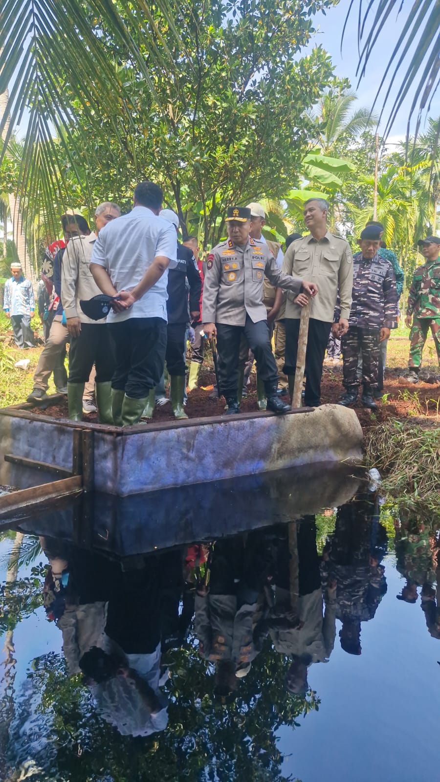 Menteri Lingkungan Hidup RI Tinjau Sekat Kanal di Pulau Mendol, Kapolda Riau Dampingi Upaya Pengendalian Kerusakan Lingkungan
