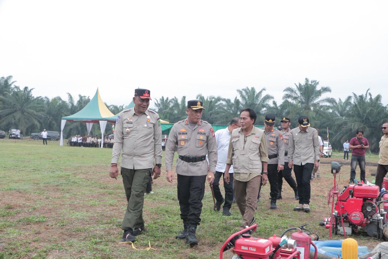 KAPOLRES ROKAN HILIR PIMPIN APEL SIAGA KARHUTLA BERSAMA PT SALIM IVOMAS PRATAMA DAN PEMKAB ROHIL, PERKUAT KOMITMEN CEGAH KEBAKARAN HUTAN DAN LAHAN