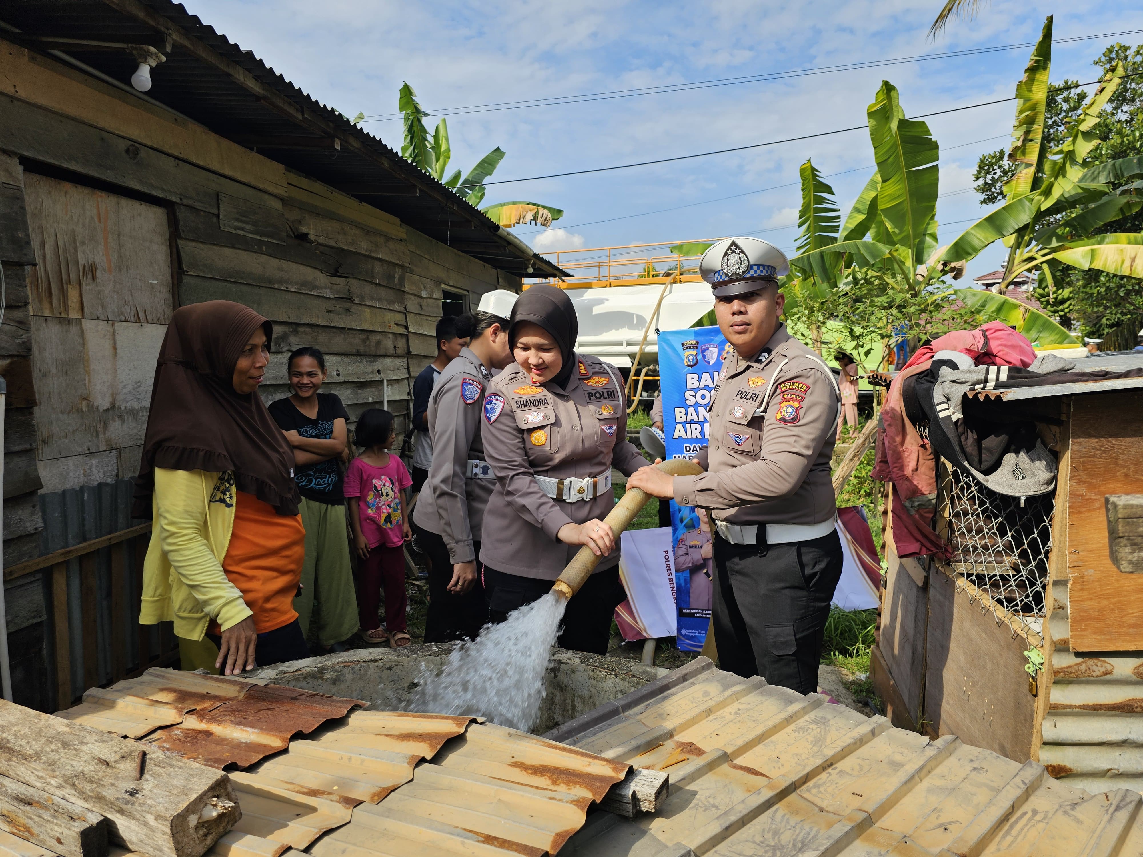 Distribusikan 3.720 Paket Bansos, 29 Program Air Bersih dan 11 Bedah Rumah, Polda Riau Hadir Memberikan Manfaat Nyata untuk Masyarakat