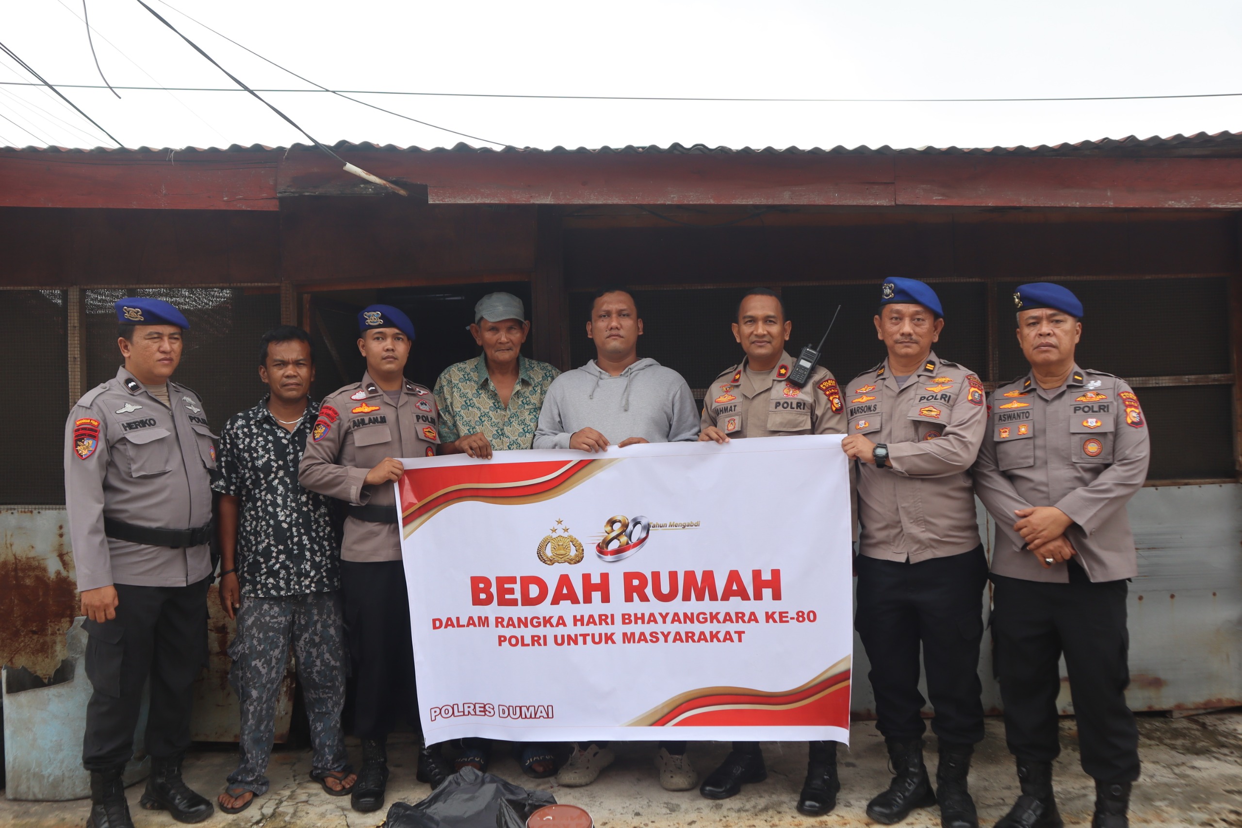 Polres Dumai Gelar Bedah Rumah untuk Personel dalam Rangka Hari Bhayangkara ke-80