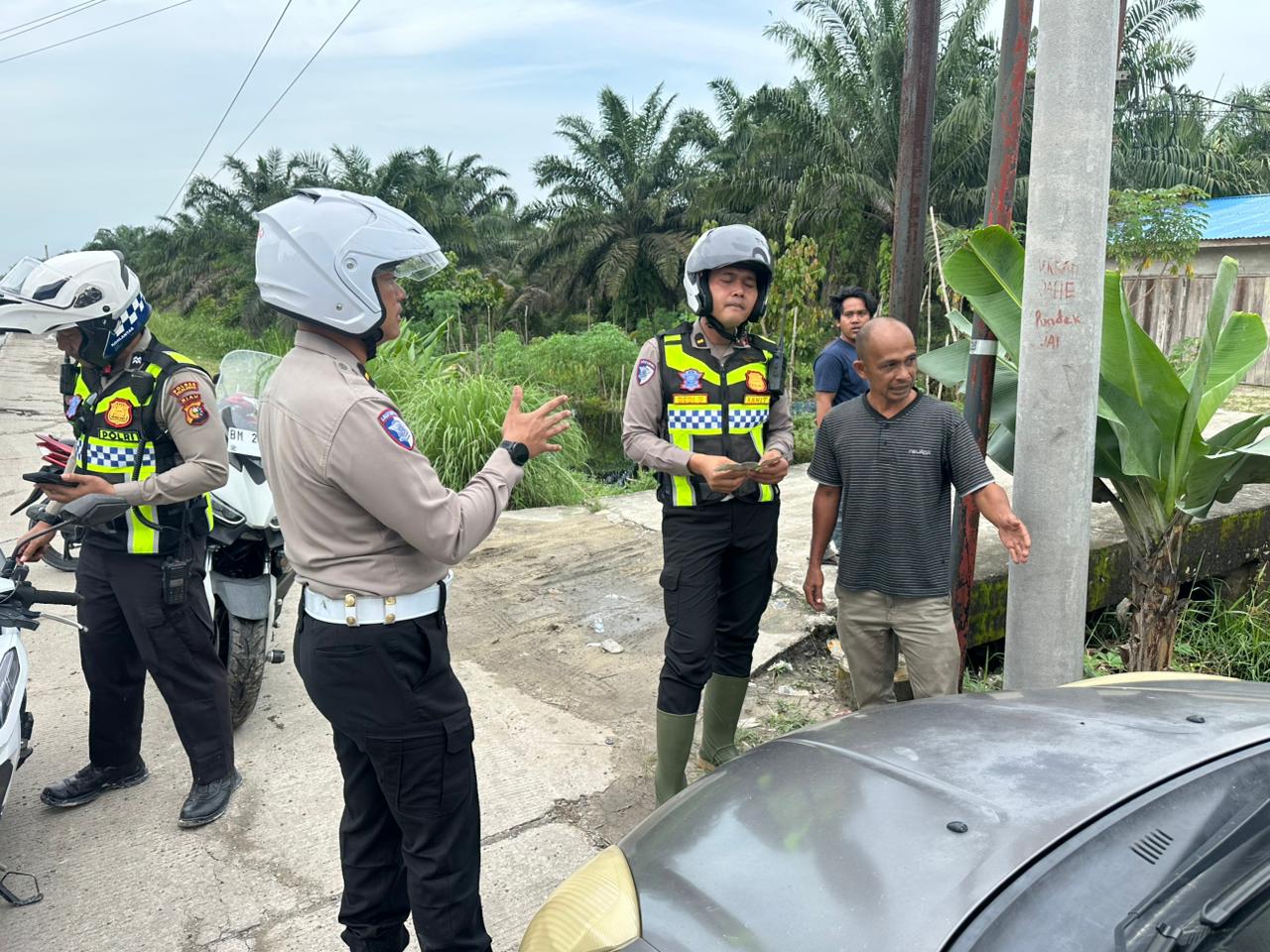 Kemacetan Panjang di KM 75 Lintas Timur Pelalawan Berhasil Diurai, Satlantas Lakukan Penindakan Tegas