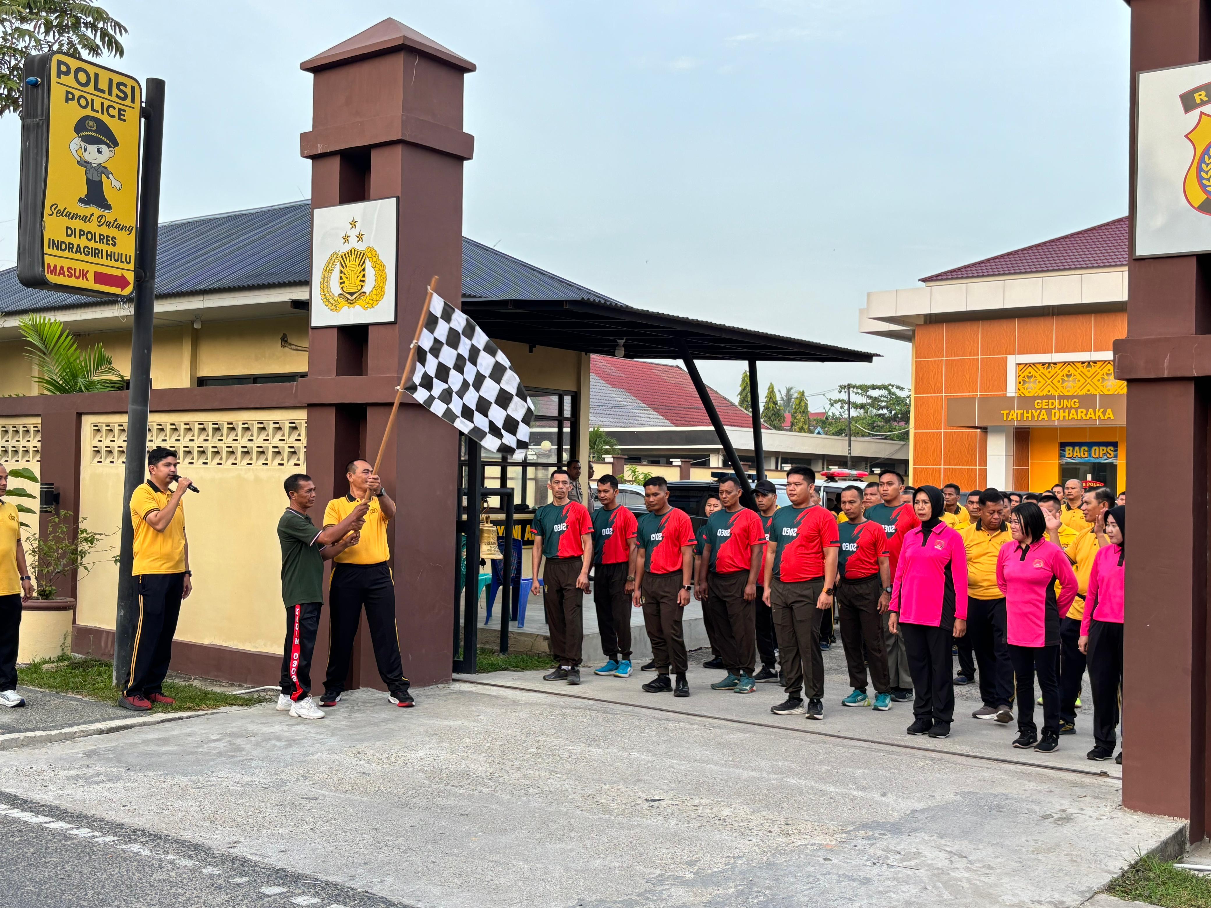 Jelang Hari Bhayangkara dan Pembukaan Pekan Olahraga Kapolri Cup, Polres Inhu Gelar Senam Bersama TNI