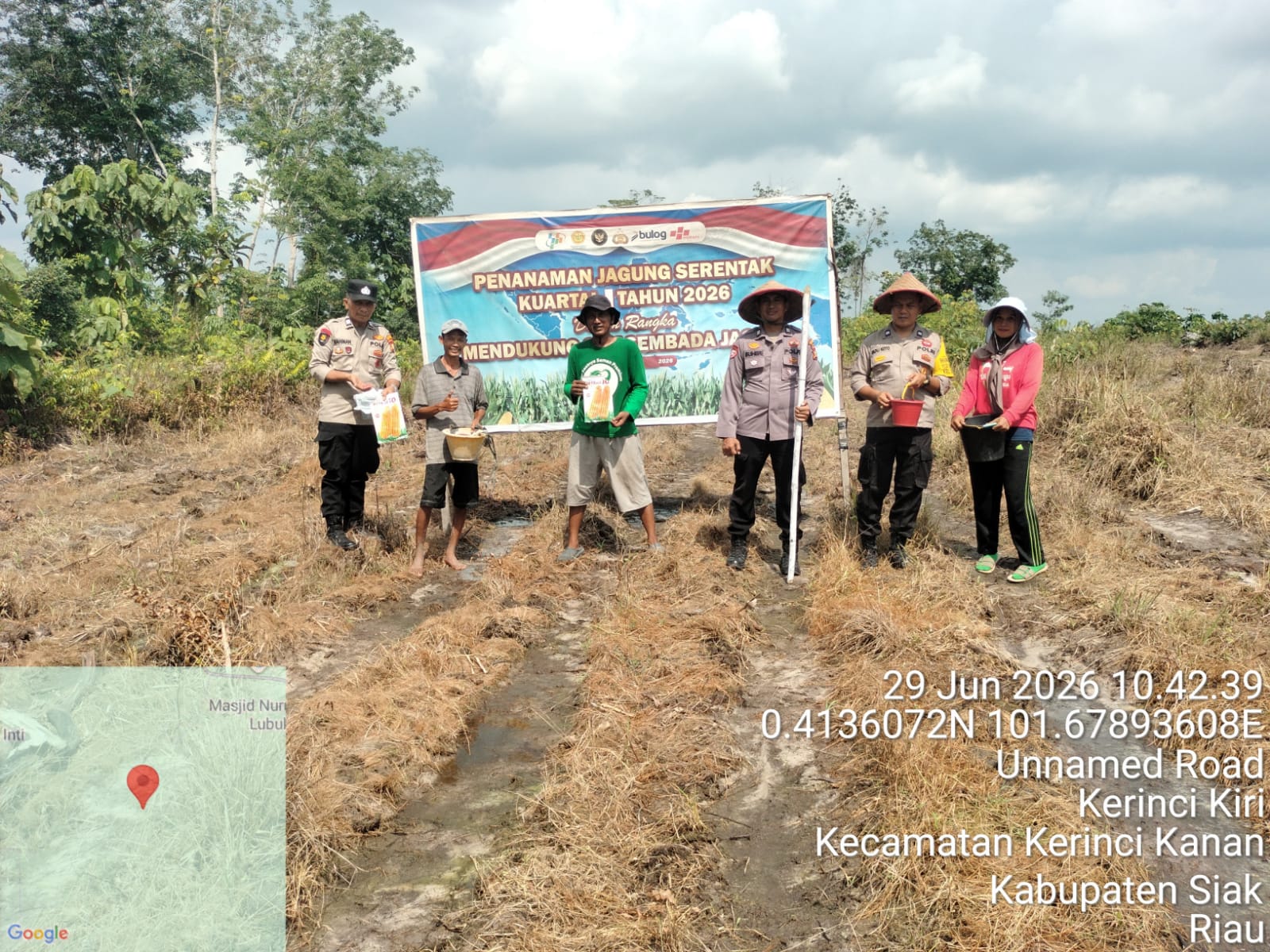 Polsek Bandar Sei Kijang Dukung Ketahanan Pangan di Lubuk Ogung