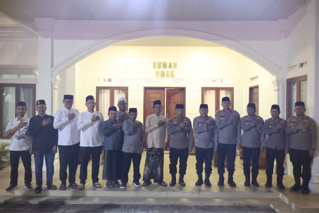 Kapolri Bersilaturahmi dengan Ustaz Abdul Somad di Kampar, Perkuat Sinergi dan Ukhuwah