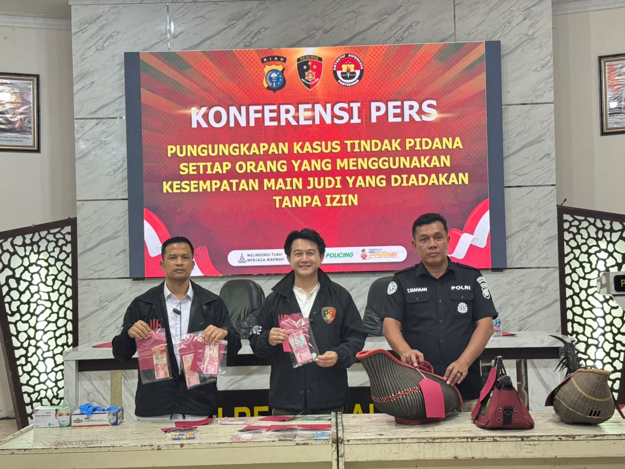 Polres Pelalawan Rilis Penggerebekan Arena Judi Sabung Ayam, 9 Orang Jadi Tersangka