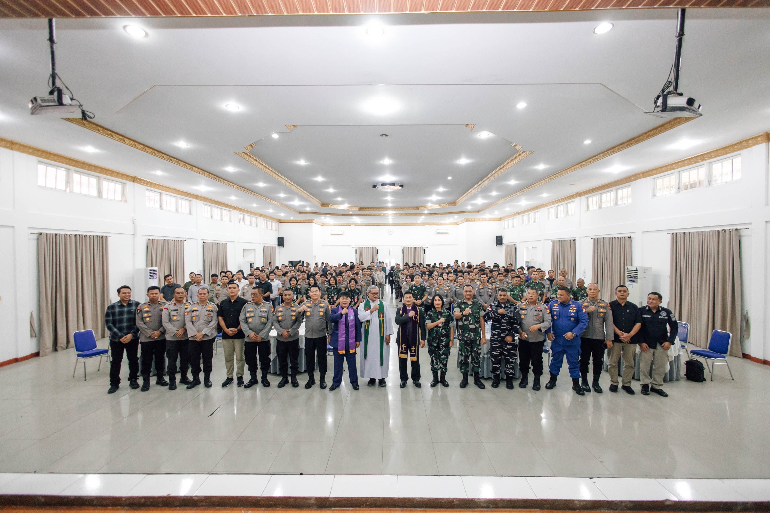 Ibadah Gabungan TNI-Polri di Aula Sat Brimob Polda Riau Berlangsung Aman dan Kondusif