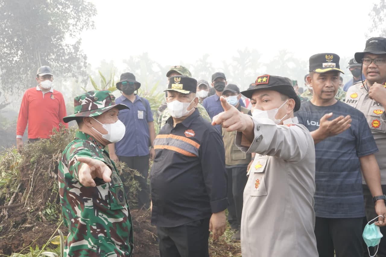 Peninjauan Karhutla di Desa Rimbo Panjang, Unsur Forkopimda Riau Pastikan Penanganan Berjalan Kondusif