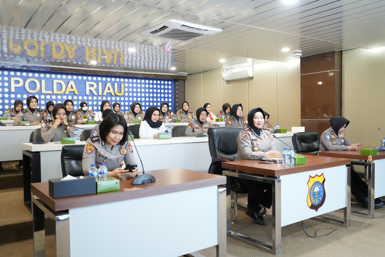 Sambut Hari Jadi ke-78, Polwan Polda Riau Ikuti Seminar Bersama Panitia HJP Mabes Polri