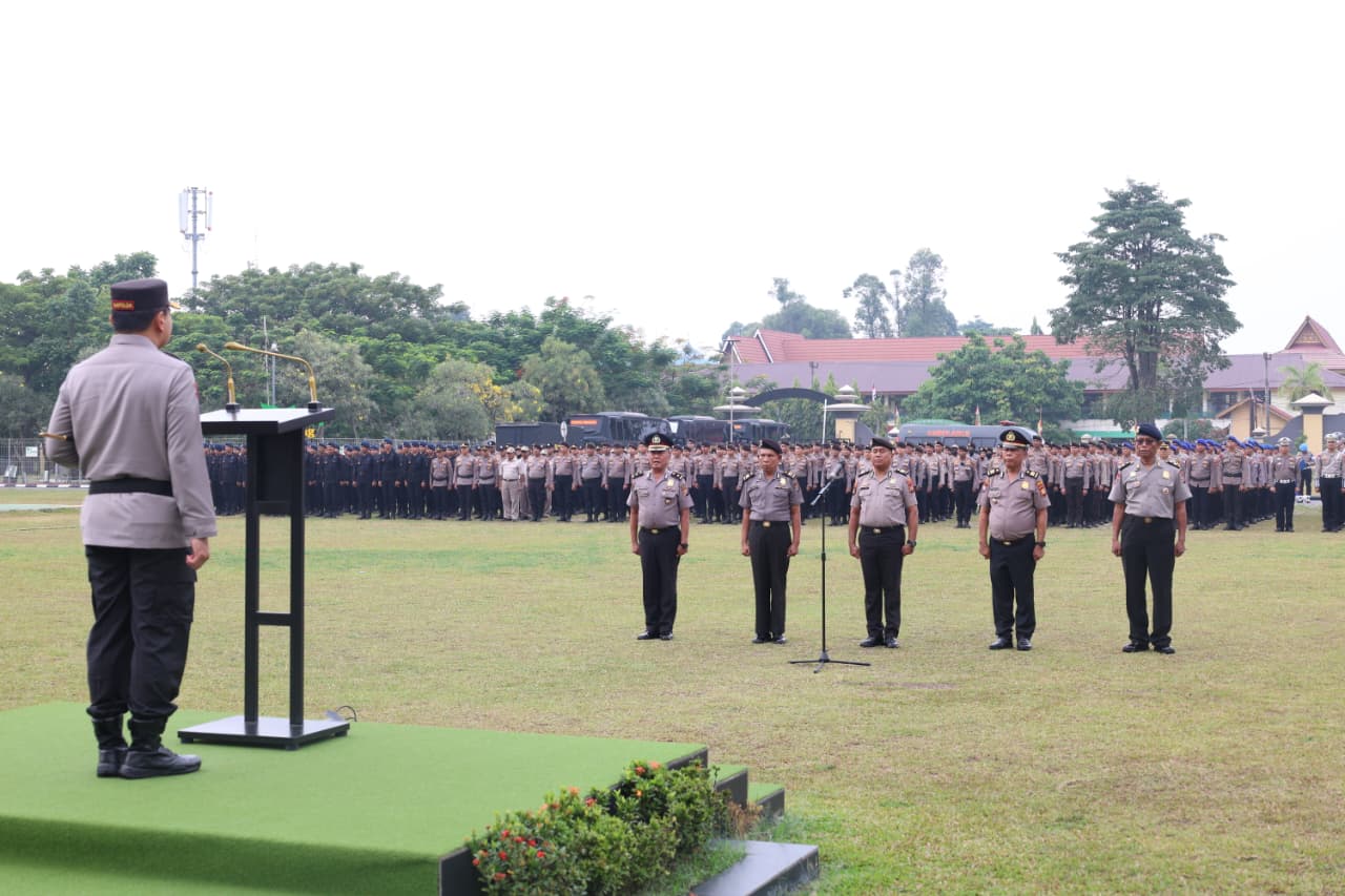 Kapolda Riau Pimpin Upacara Kenaikan Pangkat Pengabdian, Tekankan Pencegahan Karhutla dan Disiplin Personel