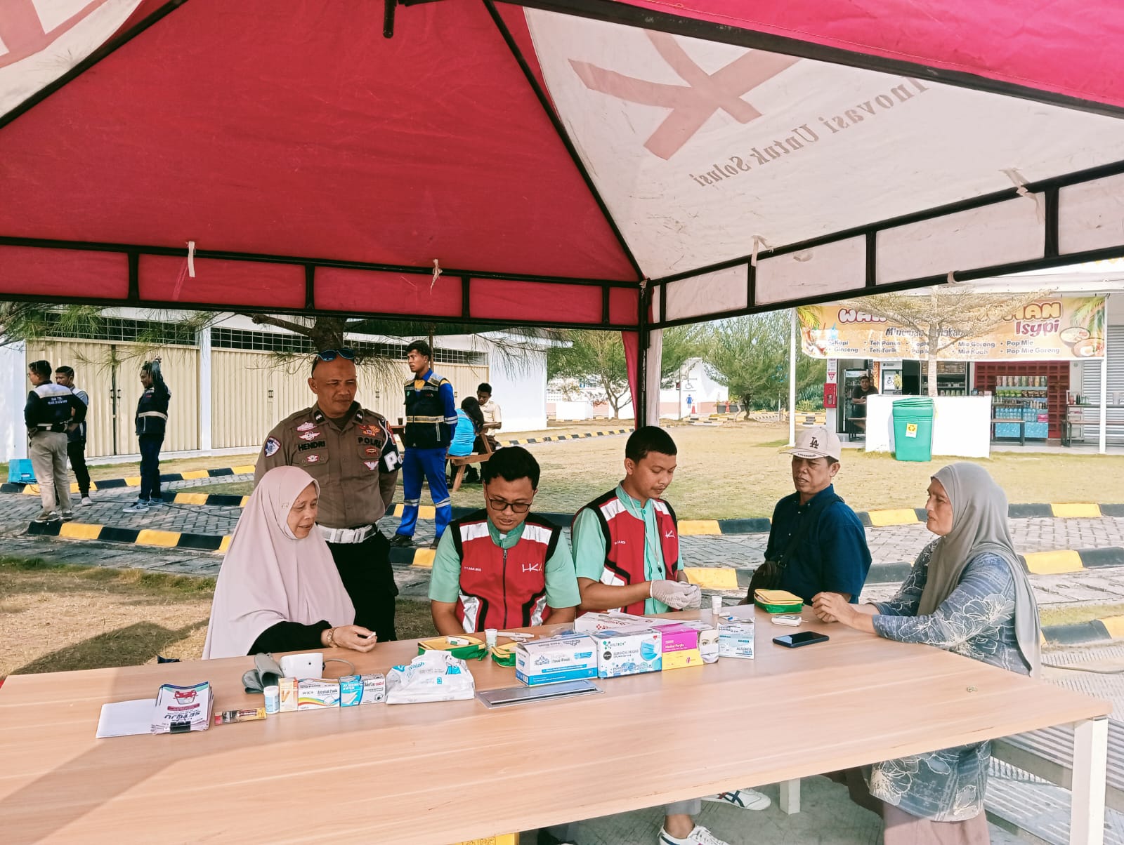 Sambut Akhir Pekan, PJR Tol Pekbang dan Manajemen HK Gelar Aksi Simpatik Tingkatkan Kesadaran Pengendara