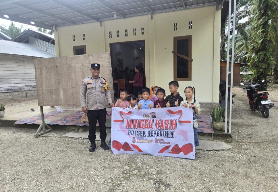 Polsek Kepenuhan Gelar Program Minggu Kasih di GSJA Kepenuhan Baru, Jemaat Apresiasi Kehadiran Polisi