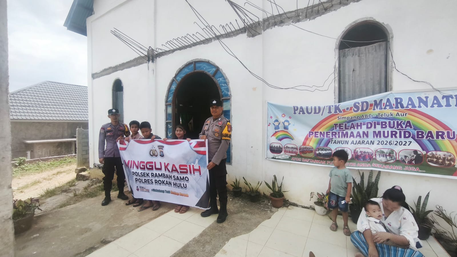 Program Minggu Kasih, Polsek Rambah Samo Pererat Silaturahmi dengan Jemaat GPDI Maranata Teluk Aur