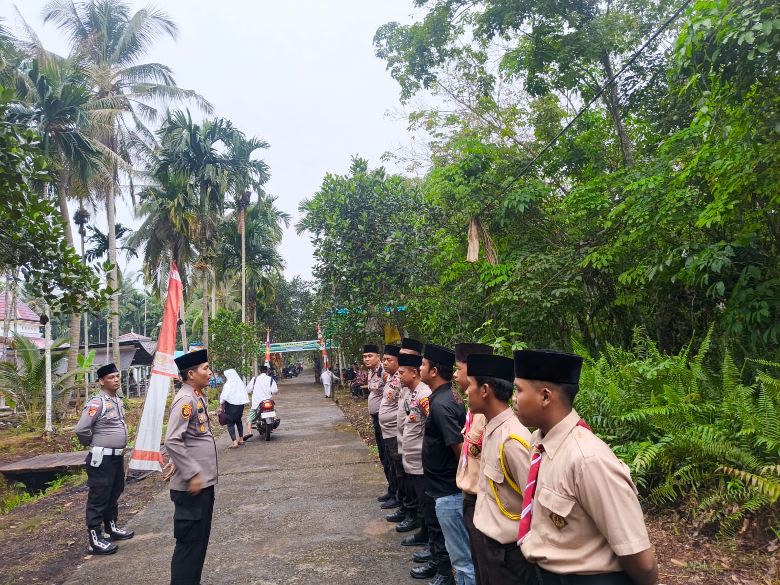 HAUL THORIQOH QODIRIYAH AN-NAQSABANDIYAH DI DESA MENGKIRAU BERLANGSUNG AMAN DAN KONDUSIF