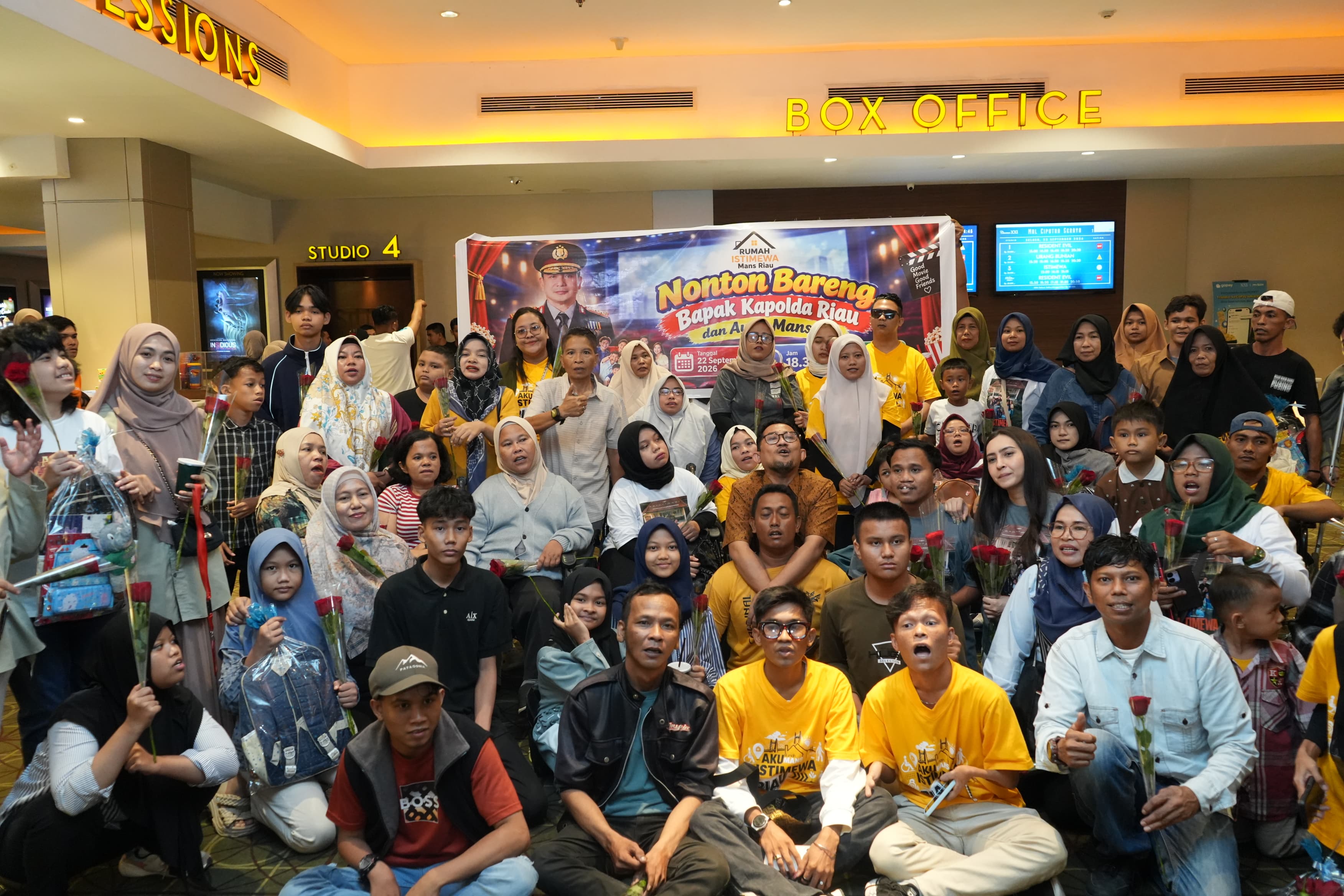 Nobar Film “Istimewa”, Polda Riau Bersama Anak Berkebutuhan Khusus Nikmati Momen Kebersamaan