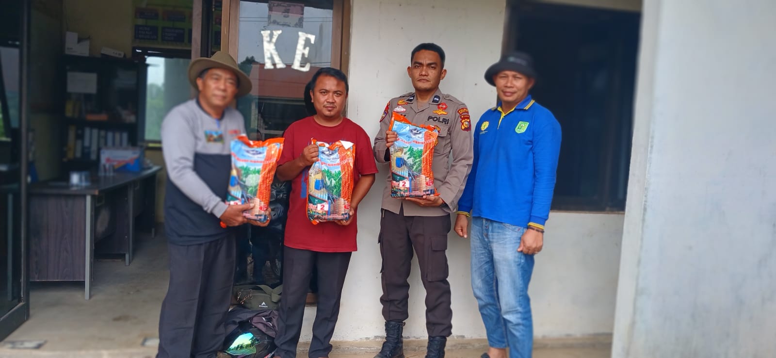 Bibit Jagung Pipil Disalurkan, Polres Inhu Dorong Petani Peranap Perkuat Ketahanan Pangan