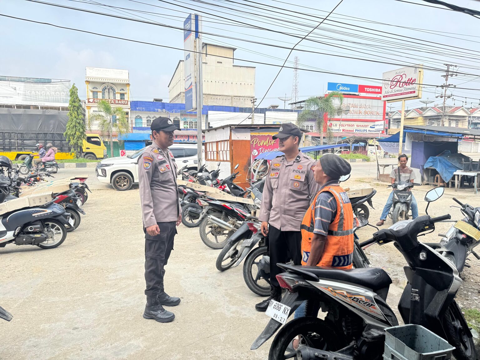 Polsek Pangkalan Kuras Gelar Patroli KRYD, Antisipasi C3 di Sorek SatuPolsek Pangkalan Kuras Gelar Patroli KRYD, Antisipasi C3 di Sorek Satu